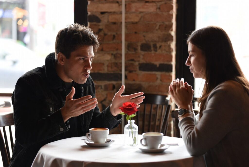 ae9e7e2d efd0 426b 9c0a d8e0b394d91d How to Spot a Narcissist Early (Before You Get Pulled In)