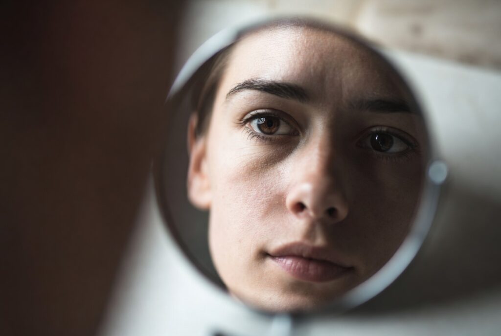 how to spot a narcissist early